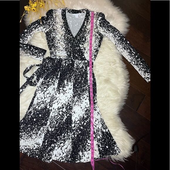 Diane Von Furstenberg Lilyann Print Silk Wrap Dress In Black White sz 0 - Picture 13 of 14